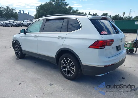 2020 Volkswagen Tiguan 2.0T Se/2.0T Se R-Line Black/2.0T Sel z USA, uszkodzony, nr VIN 3VV2B7AX6LM065218